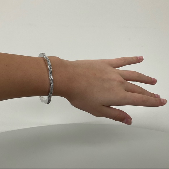 Kate Spade Hinged Silver Scallop Bracelet. - Picture 2 of 11